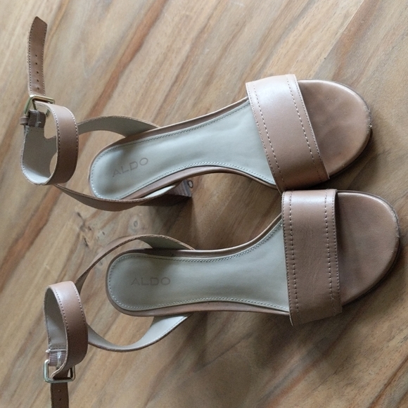 Tan Aldo sandals - Picture 1 of 4